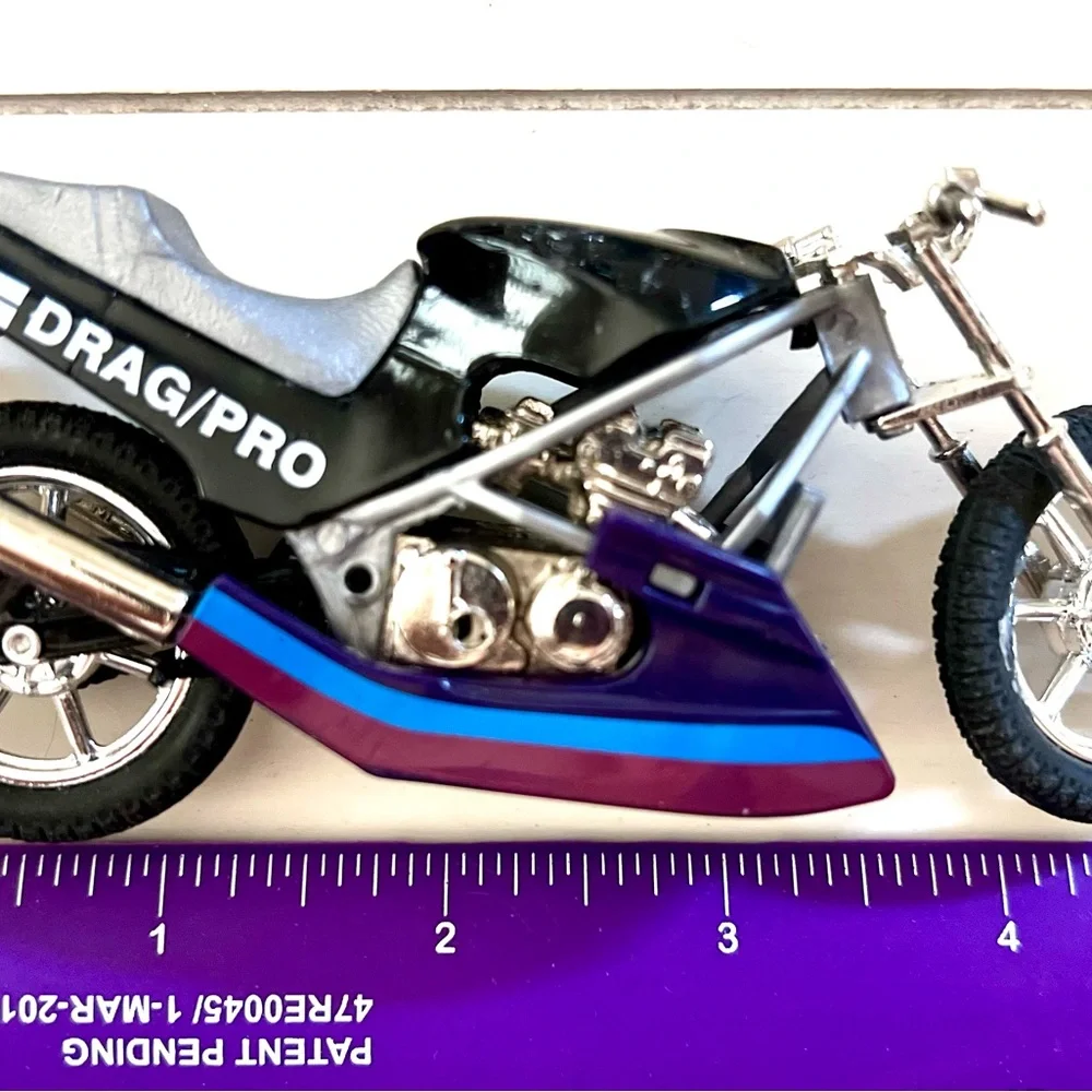 TOYS Motorcycle Models   Collect, Display or Play With Includes 7 Cycles